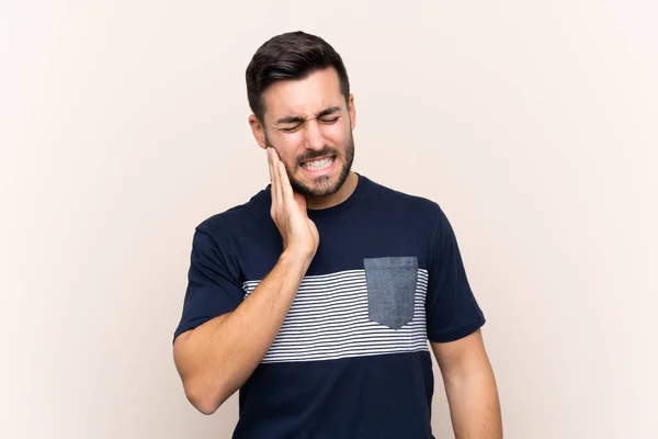 Joven Hombre Guapo Con Barba Sobre Fondo Aislado Con Dolor —  Fotos de Stock