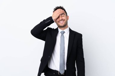 Genç iş adamı, soyutlanmış geçmişine gülüyor.