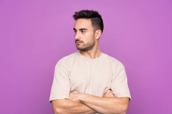 Joven Hombre Guapo Sobre Retrato Aislado Fondo Púrpura — Foto de Stock