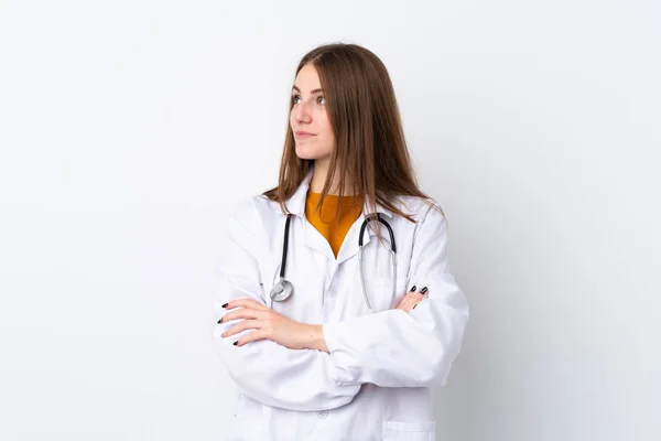 Young Woman Isolated Background Wearing Doctor Gown Arms Crossed Looking — Stockfoto