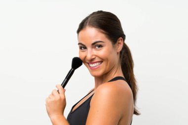 Makyaj fırçasıyla izole edilmiş beyaz arka plan