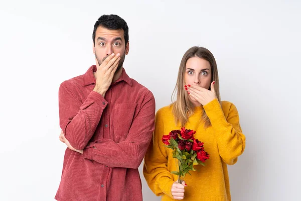 Casal Dia Dos Namorados Segurando Flores Sobre Fundo Isolado Cobrindo — Fotografia de Stock