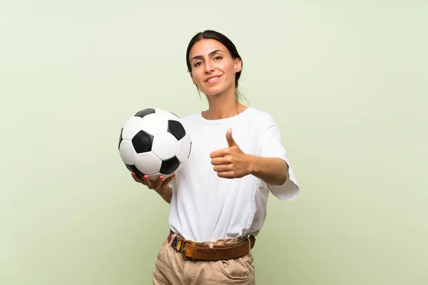 Giovane Donna Sfondo Verde Isolato Possesso Pallone Calcio — Foto Stock