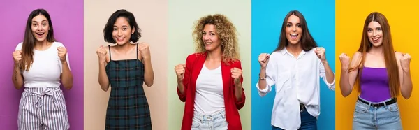 Set Donne Sfondo Colorato Isolato Che Celebrano Una Vittoria Nella — Foto Stock