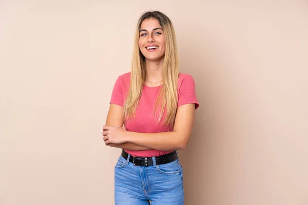 Joven Uruguaya Sobre Fondo Aislado Manteniendo Los Brazos Cruzados Posición — Foto de Stock