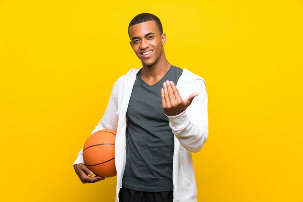 African American Basketball Player Man Inviting Come Hand Happy You — 스톡 사진