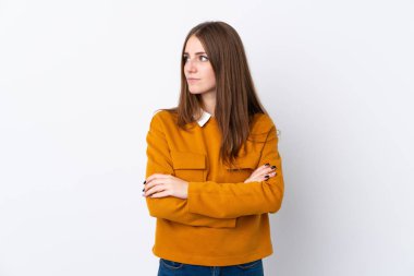 İzole beyaz arka plan portre üzerinde genç kadın