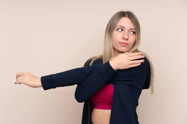 Jonge Sport Blonde Vrouw Geïsoleerde Achtergrond Stretching Arm — Stockfoto