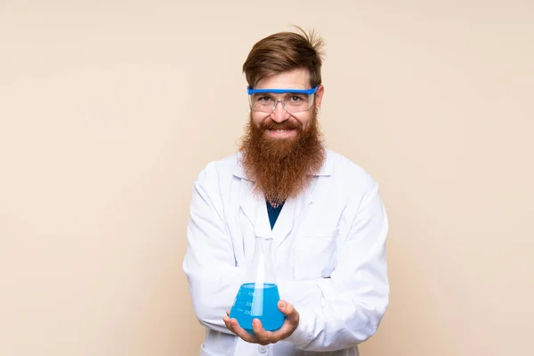 Rothaariger Mann Mit Langem Bart Vor Isoliertem Hintergrund Mit Wissenschaftlichem — Stockfoto