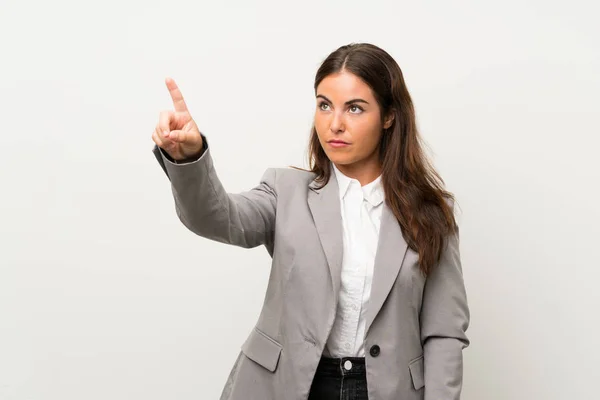 Joven Mujer Negocios Sobre Fondo Blanco Aislado Tocando Pantalla Transparente — Foto de Stock