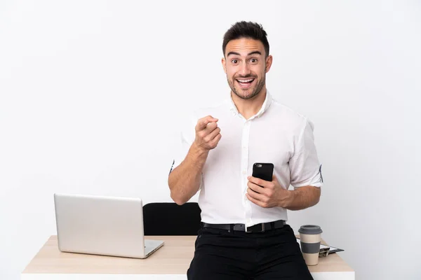 Young Business Man Mobile Phone Workplace Points Finger You — Stock Photo, Image