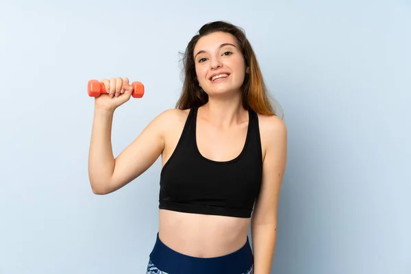 Mujer Joven Deportiva Con Levantamiento Pesas Sobre Fondo Azul Aislado —  Fotos de Stock