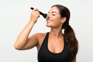 Makyaj fırçasıyla izole edilmiş beyaz arka plan