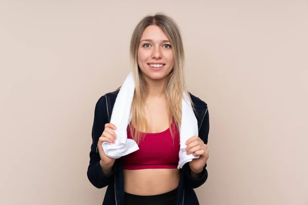 Ung Sport Blond Kvinna Över Isolerad Bakgrund Med Sport Handduk — Stockfoto