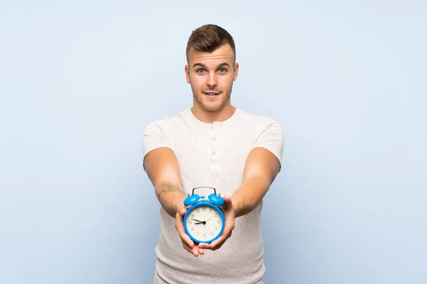 Young Handsome Blonde Man Isolated Blue Background Holding Vintage Alarm — Stock Photo, Image