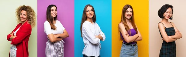 Conjunto Mujeres Sobre Fondo Colorido Aislado Con Los Brazos Cruzados — Foto de Stock