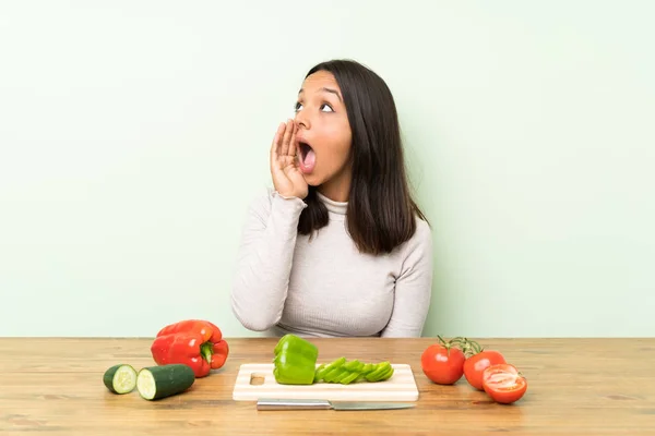 Young Brunette Woman Vegetables Shouting Mouth Wide Open — Stock Photo, Image