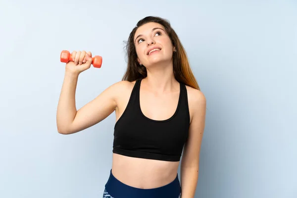 Young Sport Woman Weightlifting Isolated Blue Background Looking While Smiling — 스톡 사진