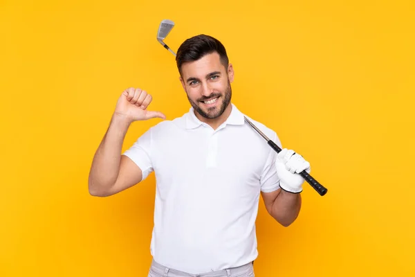 Golfista Homem Jogador Sobre Isolado Fundo Amarelo Orgulhoso Auto Satisfeito — Fotografia de Stock