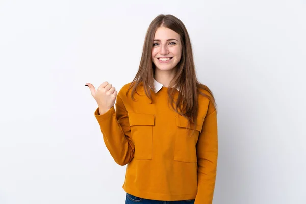 Giovane Donna Sfondo Bianco Isolato Che Punta Verso Lato Presentare — Foto Stock