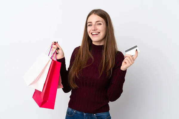 Mujer Joven Sobre Fondo Blanco Aislado Sosteniendo Bolsas Compras Una — Foto de Stock