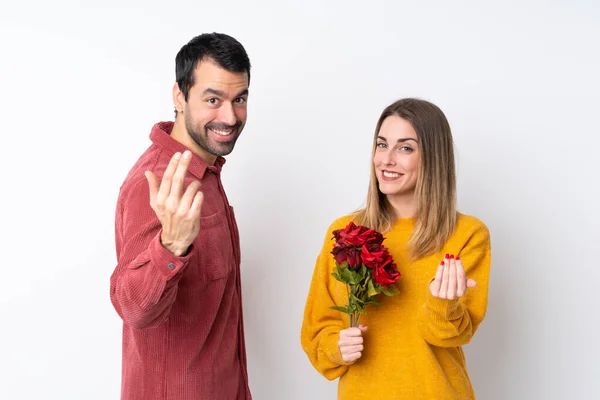 Couple Valentine Day Holding Flowers Isolated Background Inviting Come Hand — Stock Photo, Image