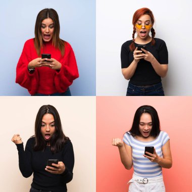 Tecrit edilmiş geçmişleri olan bir grup kadın şaşırdı ve bir mesaj gönderiyor.