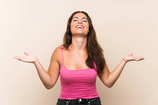 Jovem Mulher Sobre Isolado Fundo Branco Sorrindo Muito — Fotografia de Stock