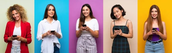 Zestaw Kobiet Odizolowanych Kolorowe Tło Wysyłanie Wiadomości Telefonu Komórkowego — Zdjęcie stockowe