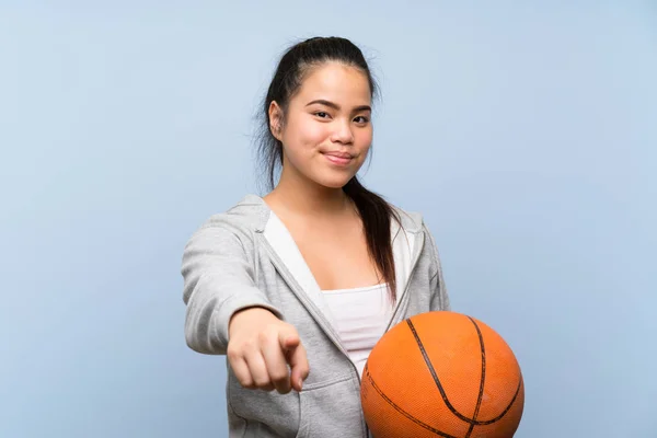 Young Asian Girl Playing Basketball Isolated Background Points Finger You — 스톡 사진