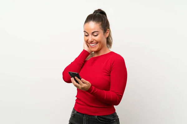 Mujer Joven Usando Teléfono Móvil —  Fotos de Stock