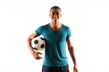 Izole beyaz arka plan üzerinde Afro Amerikan futbolcu adam