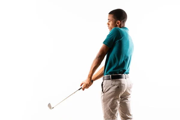 Afro-americano jogador de golfe homem sobre fundo branco isolado — Fotografia de Stock