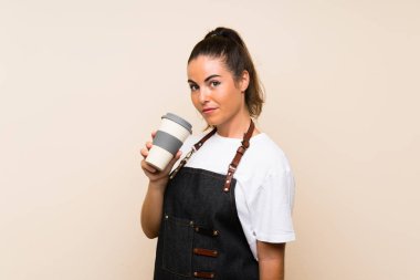 Kahve yiyişen genç kadın