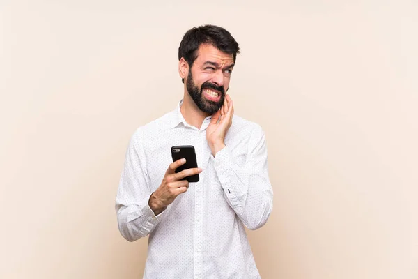 Junger Mann Mit Bart Hält Handy Mit Zahnschmerzen — Stockfoto