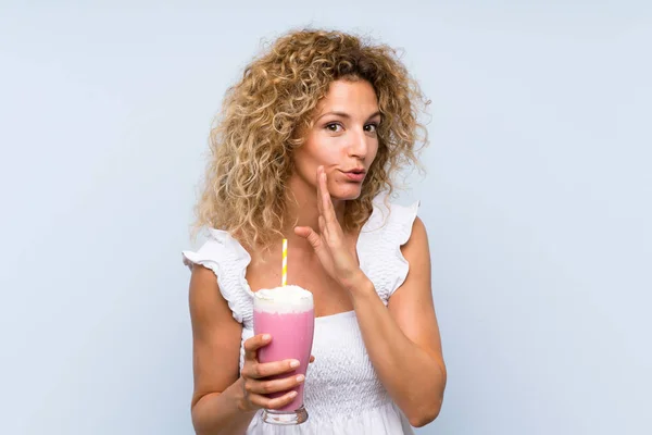 Young Blonde Woman Curly Hair Holding Strawberry Milkshake Whispering Something — 스톡 사진
