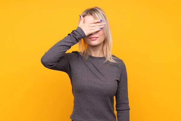 Young Blonde Woman Isolated Yellow Background Covering Eyes Hands Want — 스톡 사진