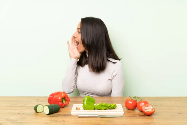 Young Brunette Woman Vegetables Shouting Mouth Wide Open — Stock Photo, Image