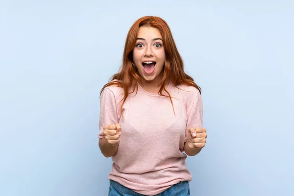 Teenager Redhead Girl Isolated Blue Background Celebrating Victory Winner Position — 스톡 사진
