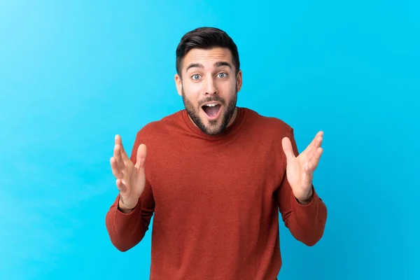 Joven Hombre Guapo Con Barba Sobre Fondo Azul Aislado Con — Foto de Stock