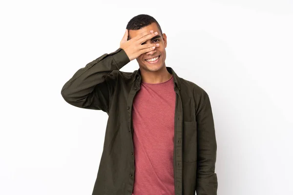 Jovem Afro Americano Sobre Isolado Fundo Branco Cobrindo Olhos Por — Fotografia de Stock