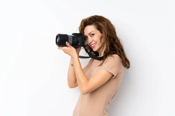 Jong Mooi Vrouw Geïsoleerde Achtergrond Met Een Professionele Camera — Stockfoto