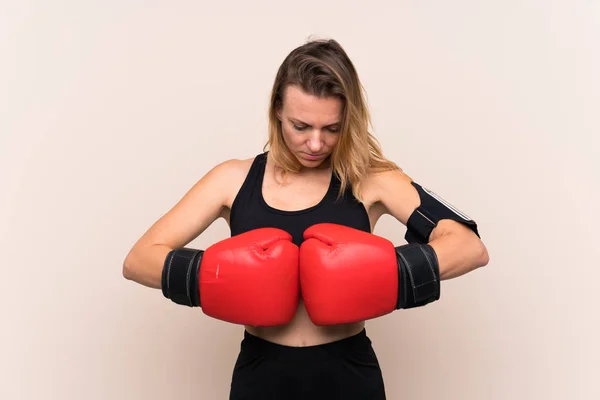 Blondýny Sport Žena Přes Izolované Pozadí Boxerskými Rukavicemi — Stock fotografie