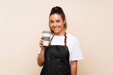 Kahve yiyişen genç kadın