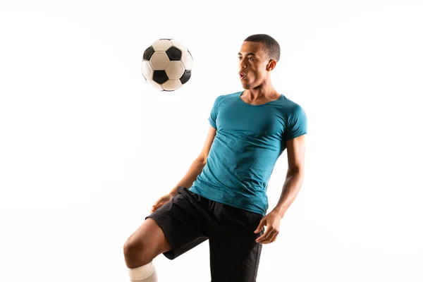 Afro jogador de futebol americano homem sobre fundo branco isolado — Fotografia de Stock