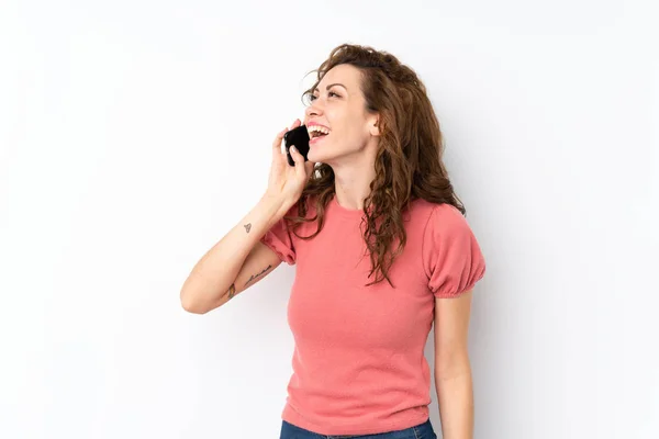 Jonge Mooie Vrouw Geïsoleerde Achtergrond Houden Van Een Gesprek Met — Stockfoto