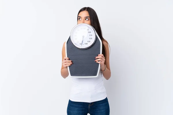 Jeune Femme Brune Sur Fond Blanc Isolé Avec Une Machine — Photo