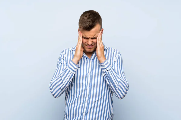 Young Handsome Blonde Man Isolated Blue Background Headache — Stock Photo, Image