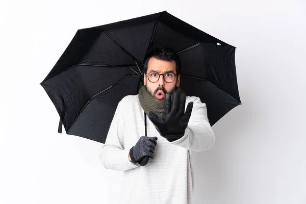 Caucásico Guapo Hombre Con Barba Sosteniendo Paraguas Sobre Aislado Blanco — Foto de Stock