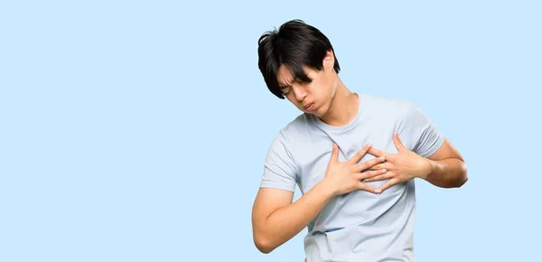 Asiático Hombre Con Azul Camisa Tener Dolor Corazón Sobre Aislado —  Fotos de Stock